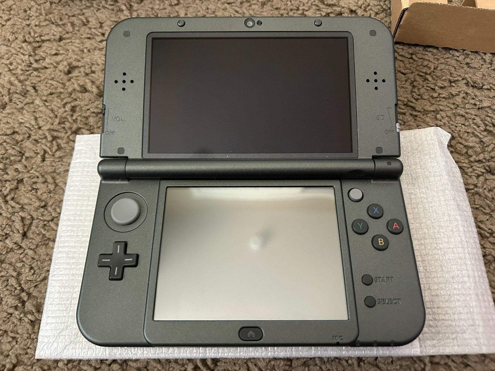Nintendo New 3DS XL Handheld System Hyrule Edition Complete in Box Zelda Gold
