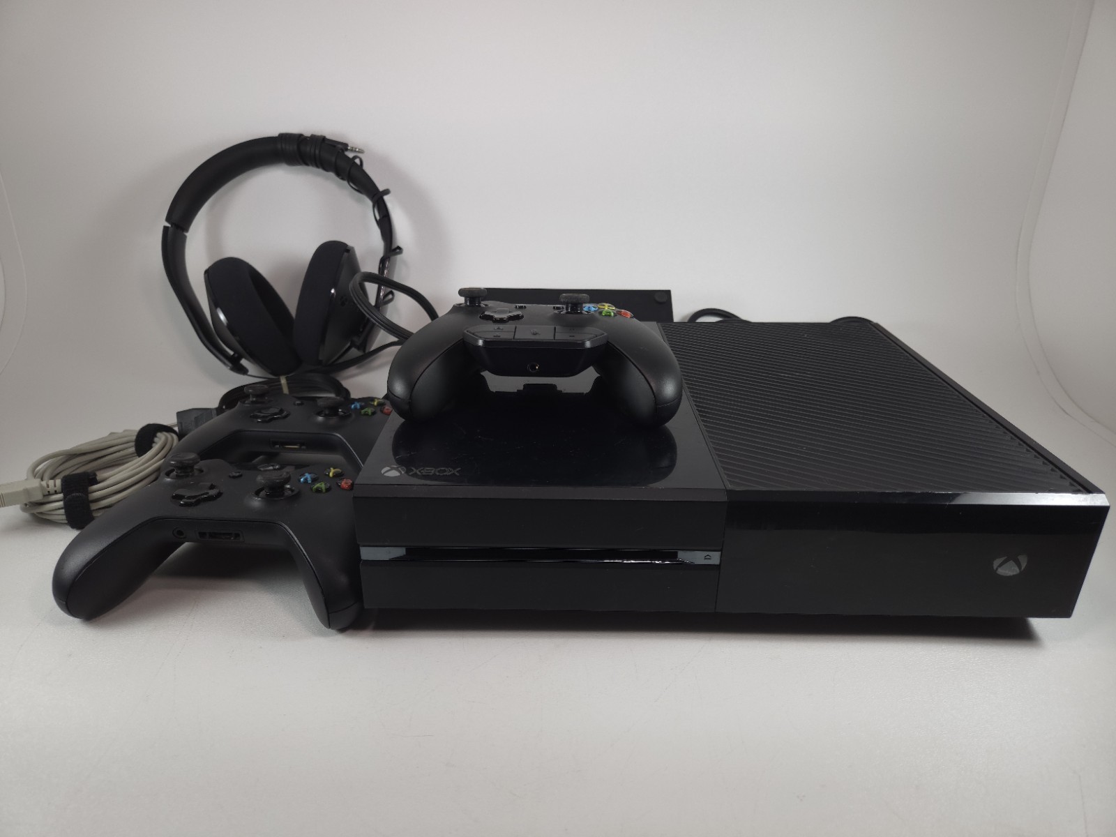 Microsoft Xbox One Black With 3 Controllers, Power Cord, Headphone