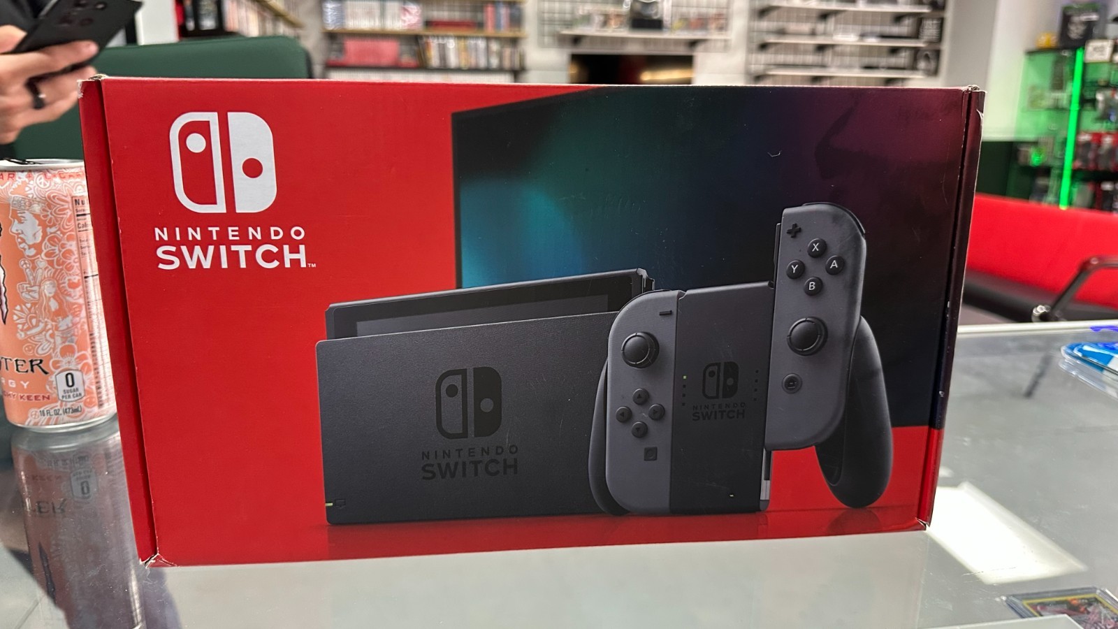 Nintendo Switch System 32GB Console w/Gray Joy-Cons Complete In Box