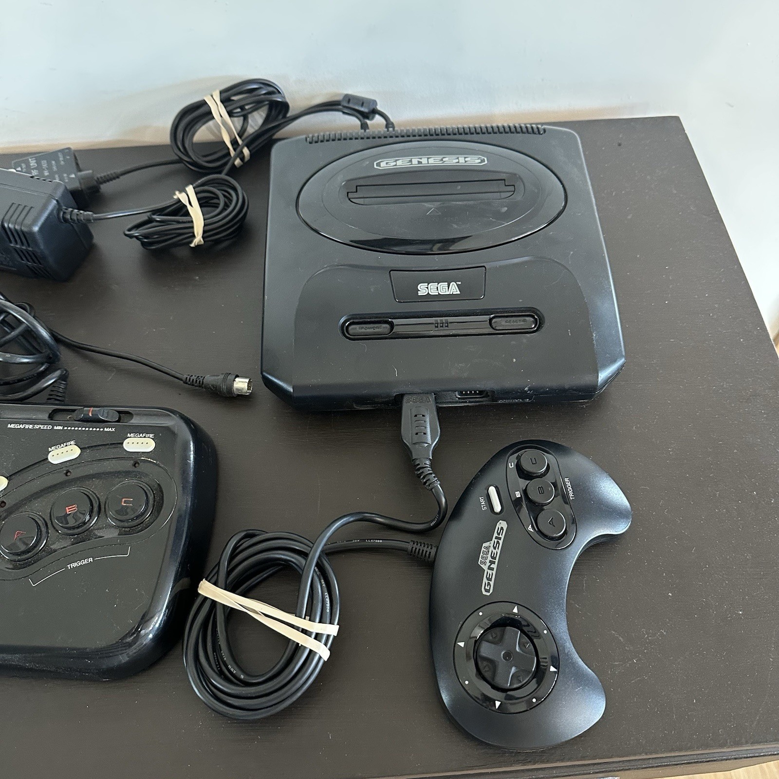 Sega Genesis MK-1631 Console TESTED w/1 Controller & Cable Arcade Joystick