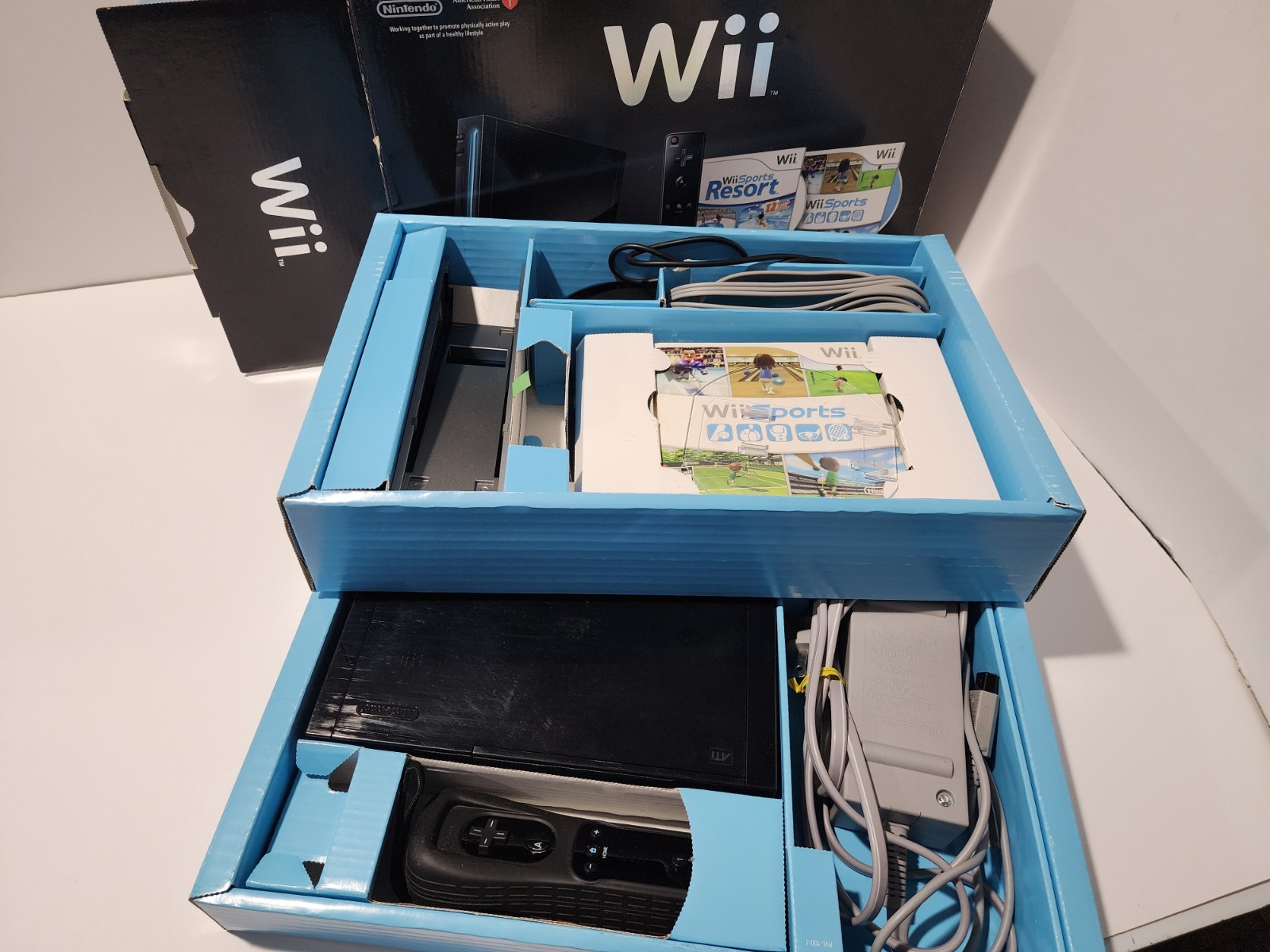 Nintendo Wii Black Console CIB Bundle with Wii Sports & Resort Tested Plus Games