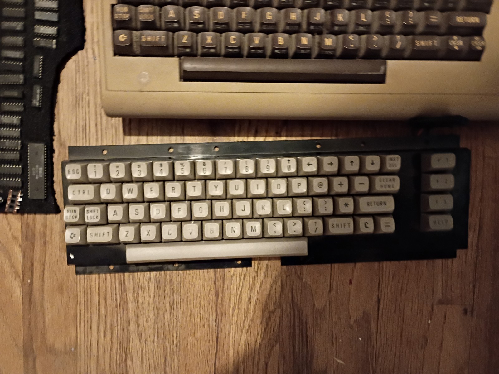 Commodore 64 Personal Computer Lot Plus 1541 floppy drive Plus extra’s For Parts