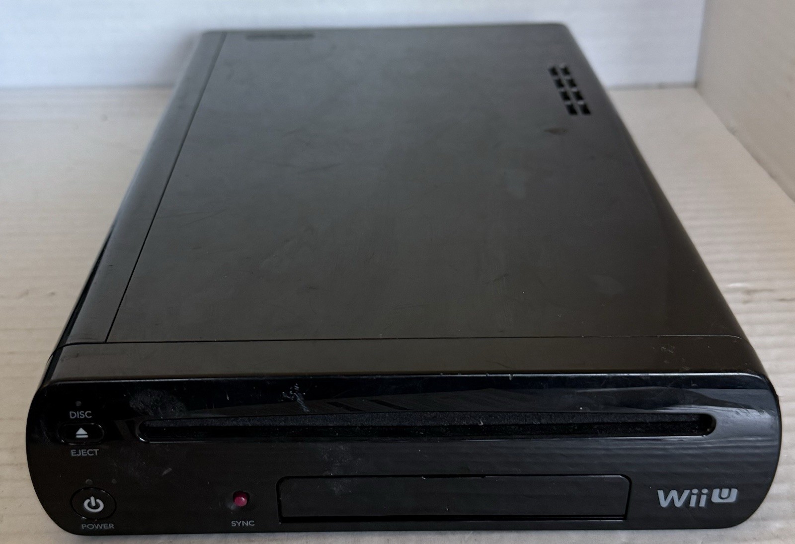 Nintendo Wii U 32GB System WUP-101(02) 2 Remotes, Gamepad, Pro Controller, Wires