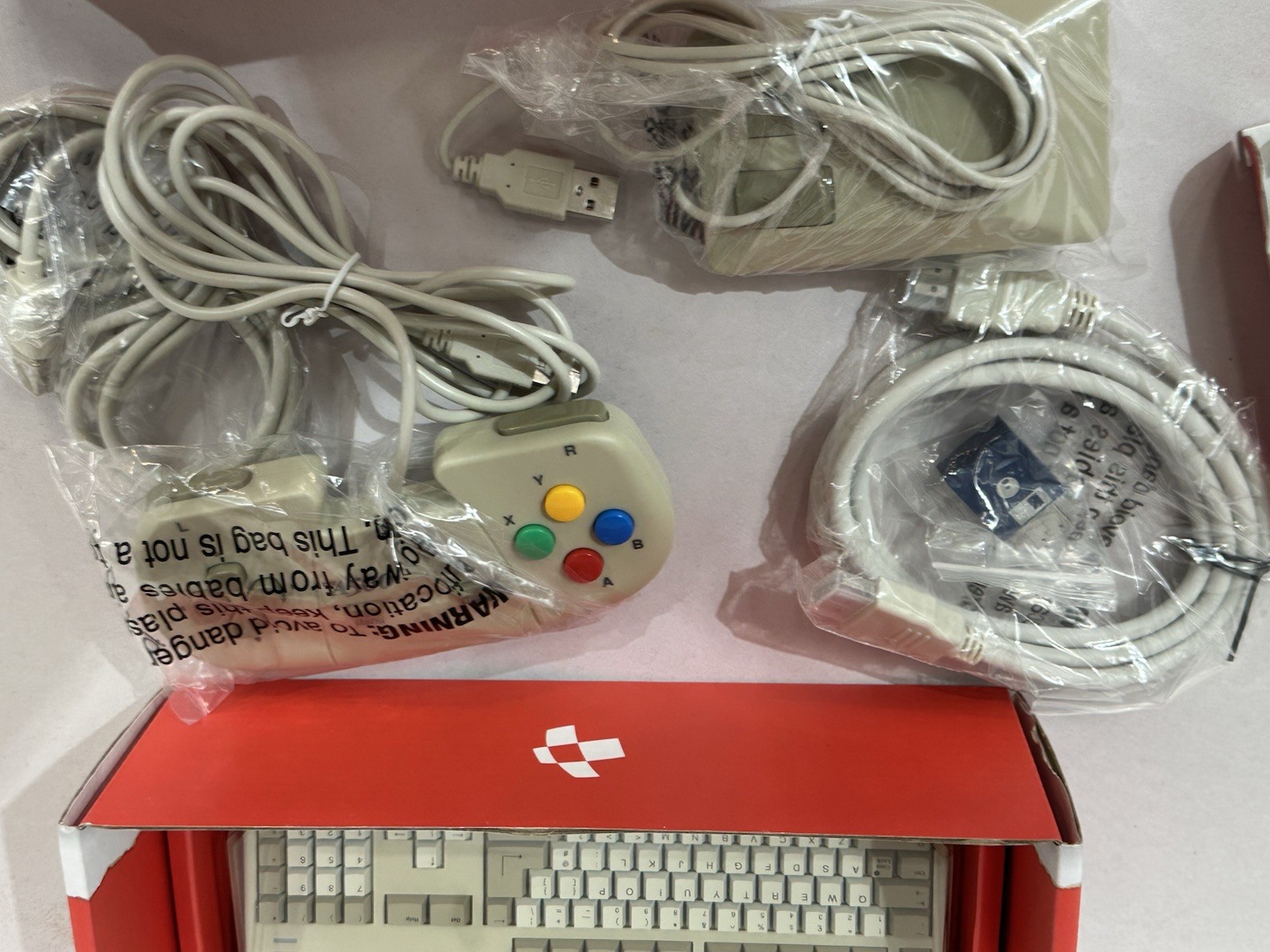 AMIGA A500 MINI CONSOLE COMPLETE NIB COMODORE PRE LOADED GAMES USB HDMI