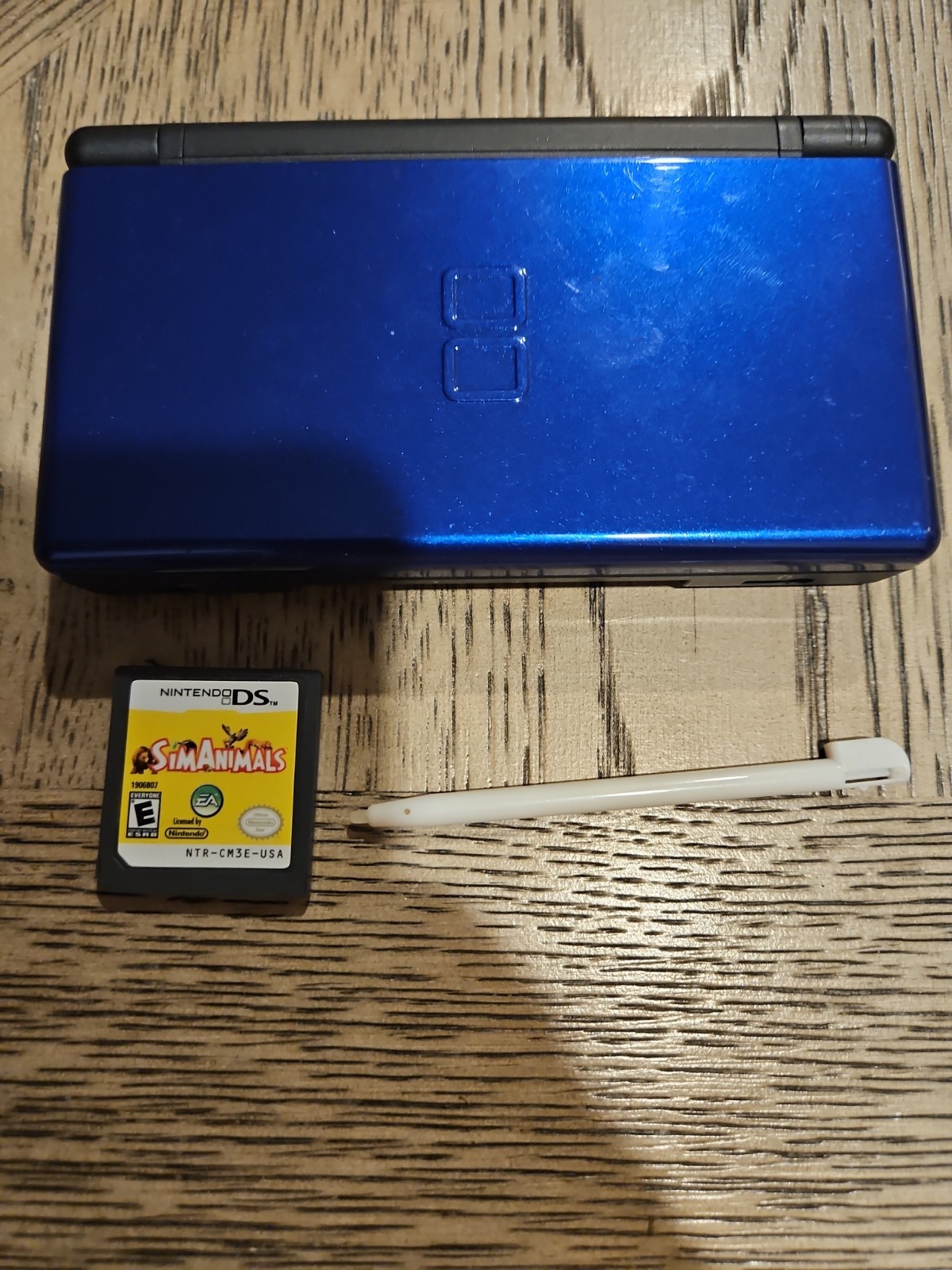 Nintendo DS Lite Cobalt/Black 2 Games & Complete Avatar Last Air bender Set