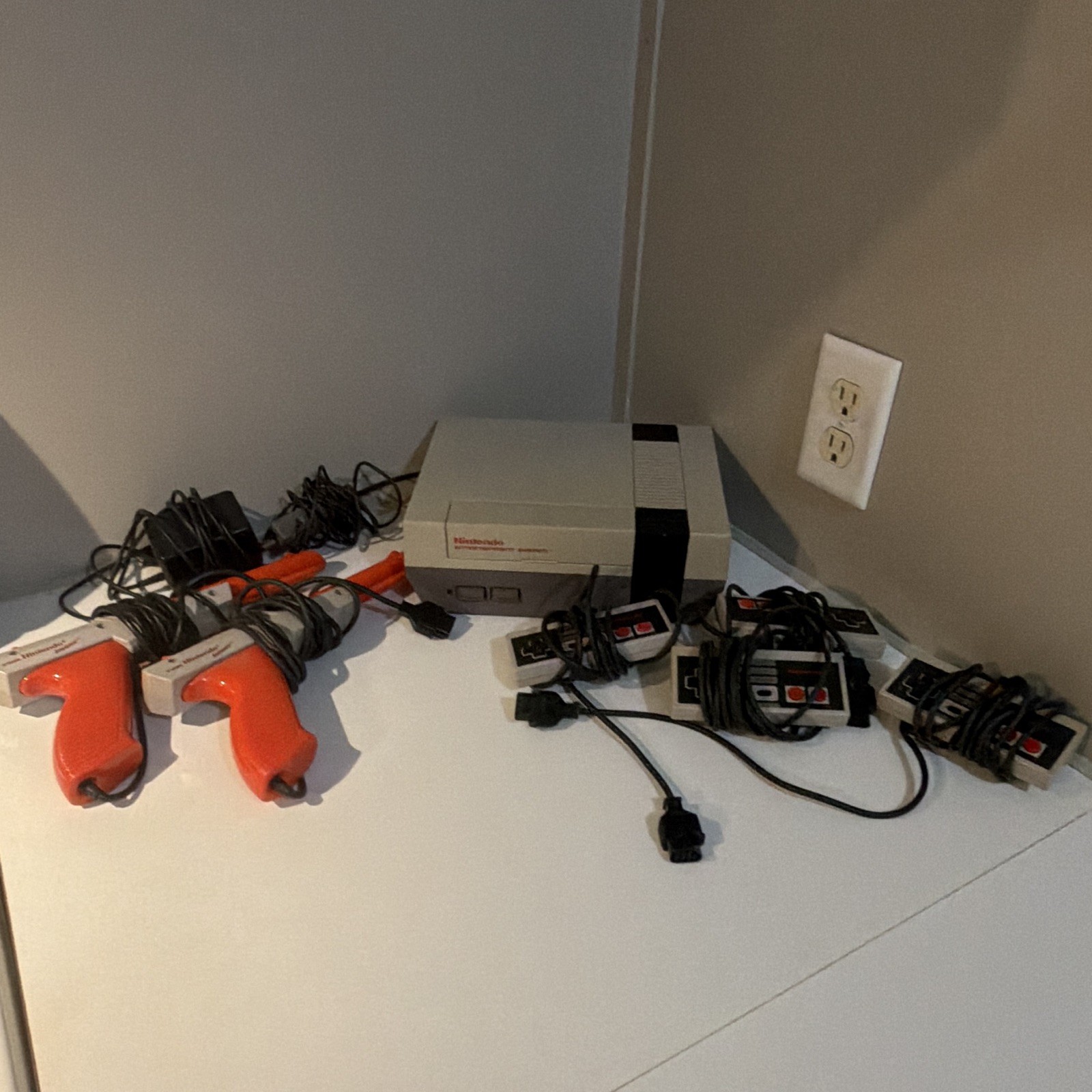 Nintendo NES Entertainment System Console Bundle 3 Controllers Zapper RCA NTSC