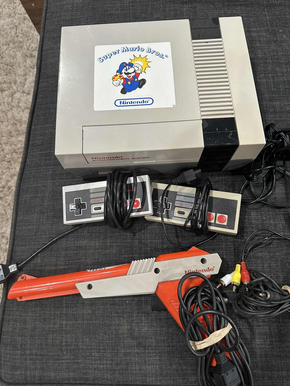 1985 NES Nintendo System Console + 26 Games & 2 Controllers 1 Gun – 1 RetroDuo++