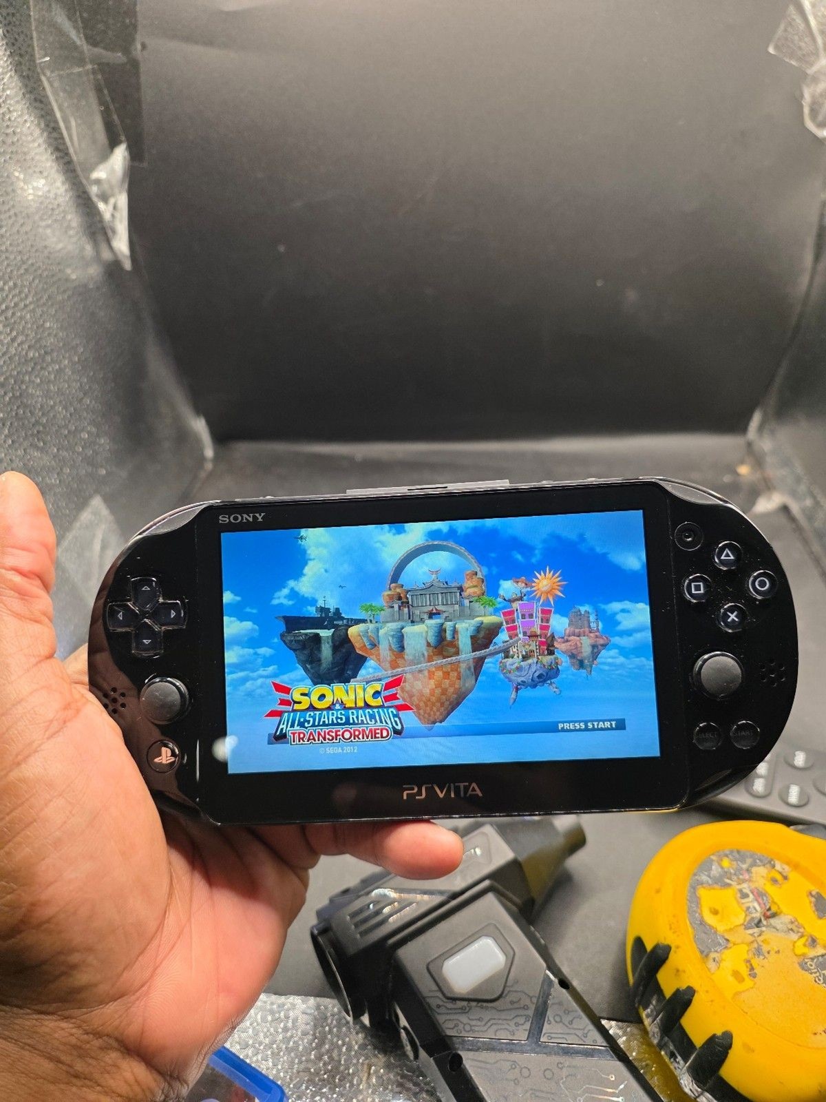 Sony PS Vita Slim Bundle (pch2001)