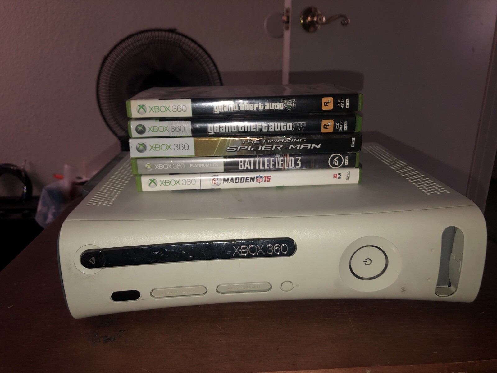 Microsoft Xbox 360 Pro System Bundle 60GB White Console with 5 games
