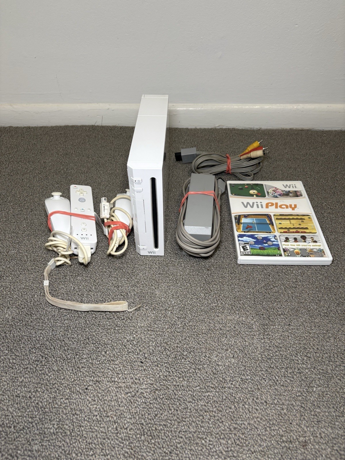 WORKING Nintendo Wii Console Wii Play 1 Remote & 2 Nunchucks W HDMI CONVERTER!