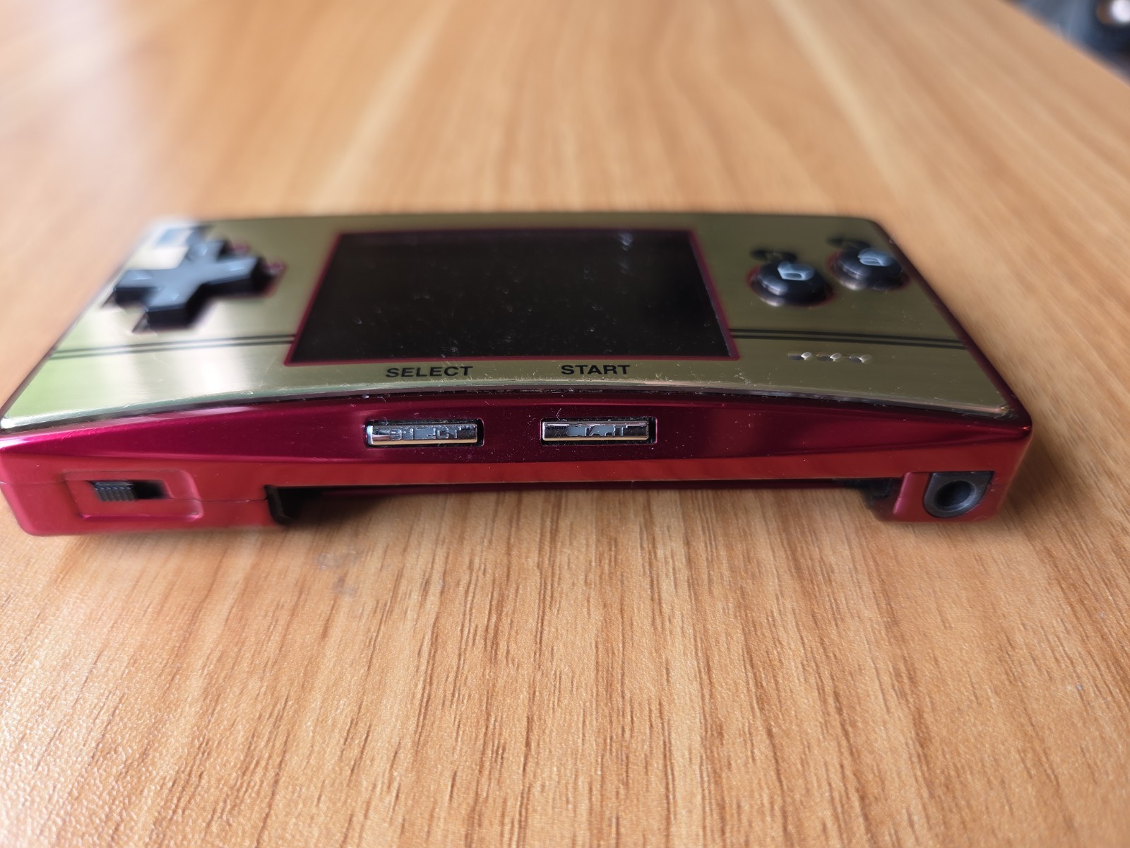 Nintendo Game Boy Micro 20th Anniversary Edition Famicom W/charger