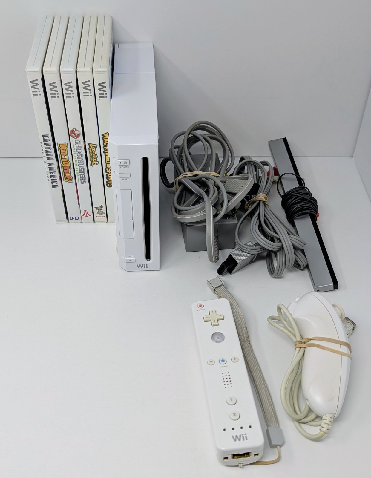 Nintendo Wii White Console GameCube Compatible Bundle w/ 5 Games – Tested!