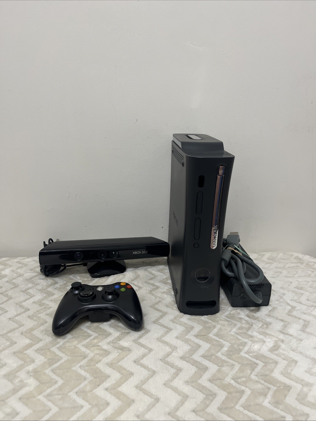 Microsoft Xbox 360 120GB Console With Power Adapter , Controller & Motion Cam