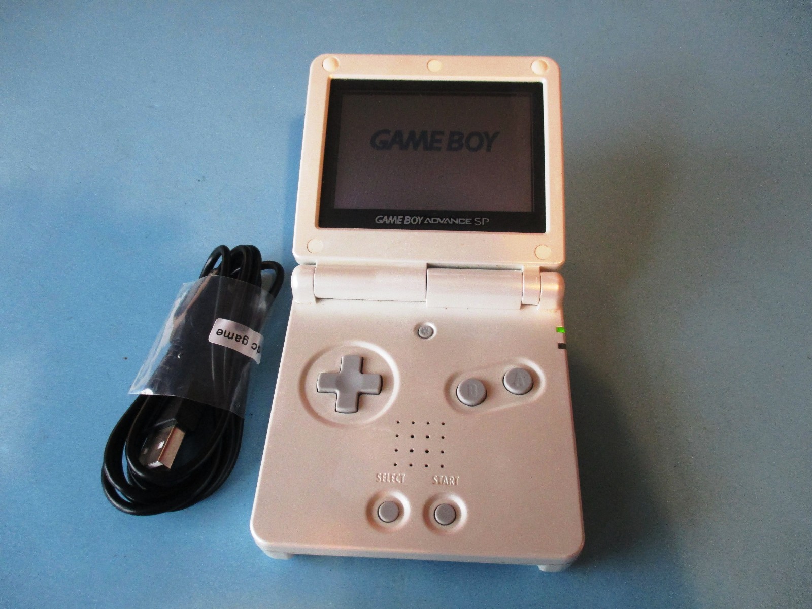 Nintendo Game Boy Advance SP Limited Edition Pearl White System w/Charger