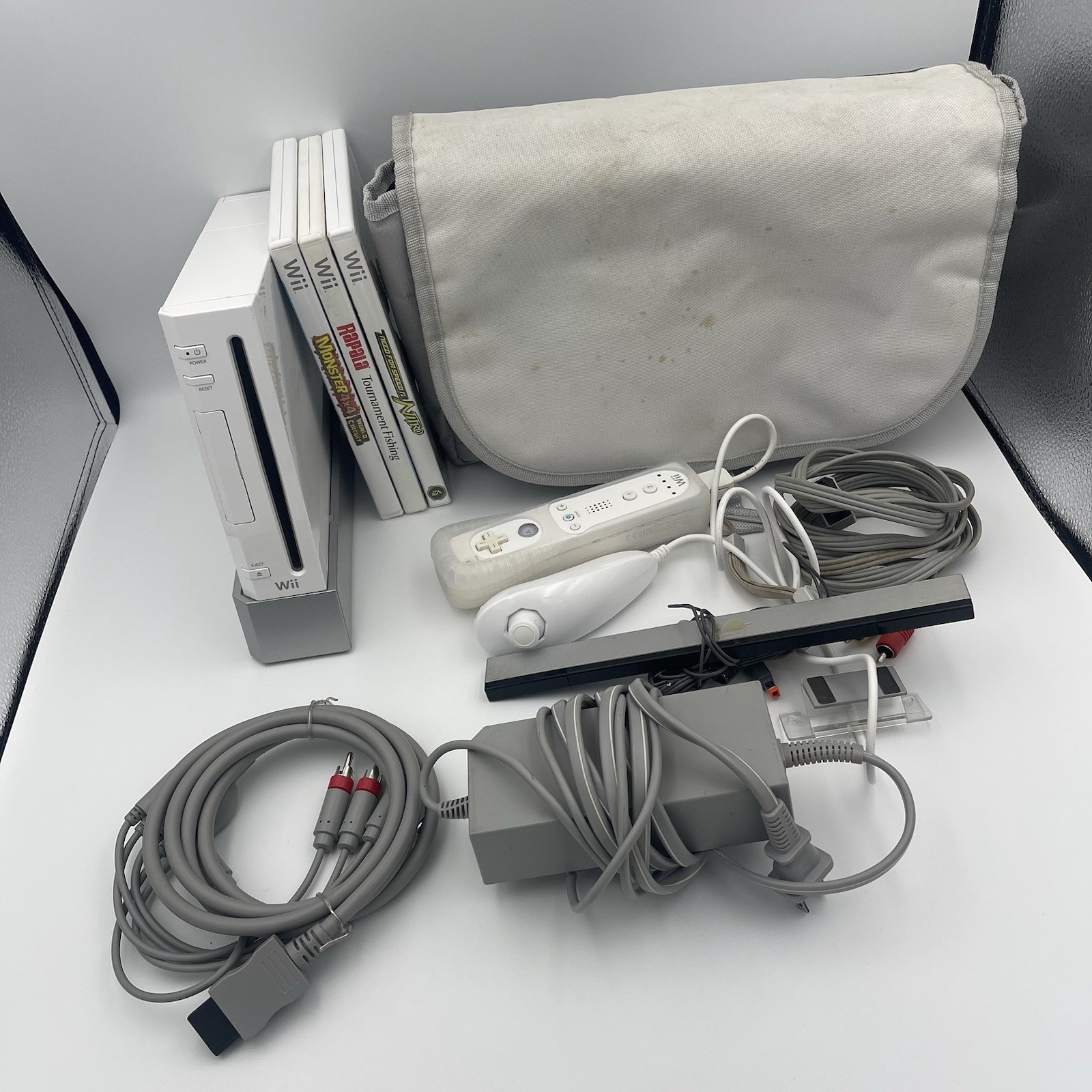 Nintendo Wii Console RVL-001 White Console With Games + Cords + Case! – Tested