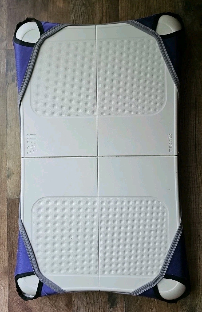 NINTENDO Wii With Balance Board 2 Remotes Udraw 2 Wheels 2 Nunchuks & 6 Games