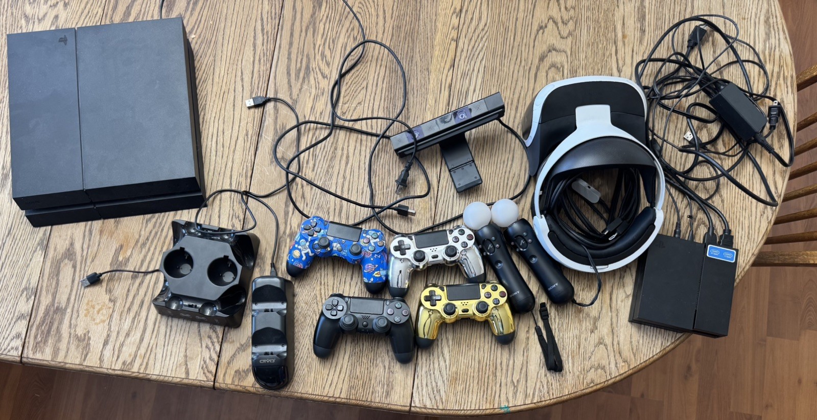 Sony PlayStation PS4 500GB Bundle + 4 Controllers + VR + Camera + Motion