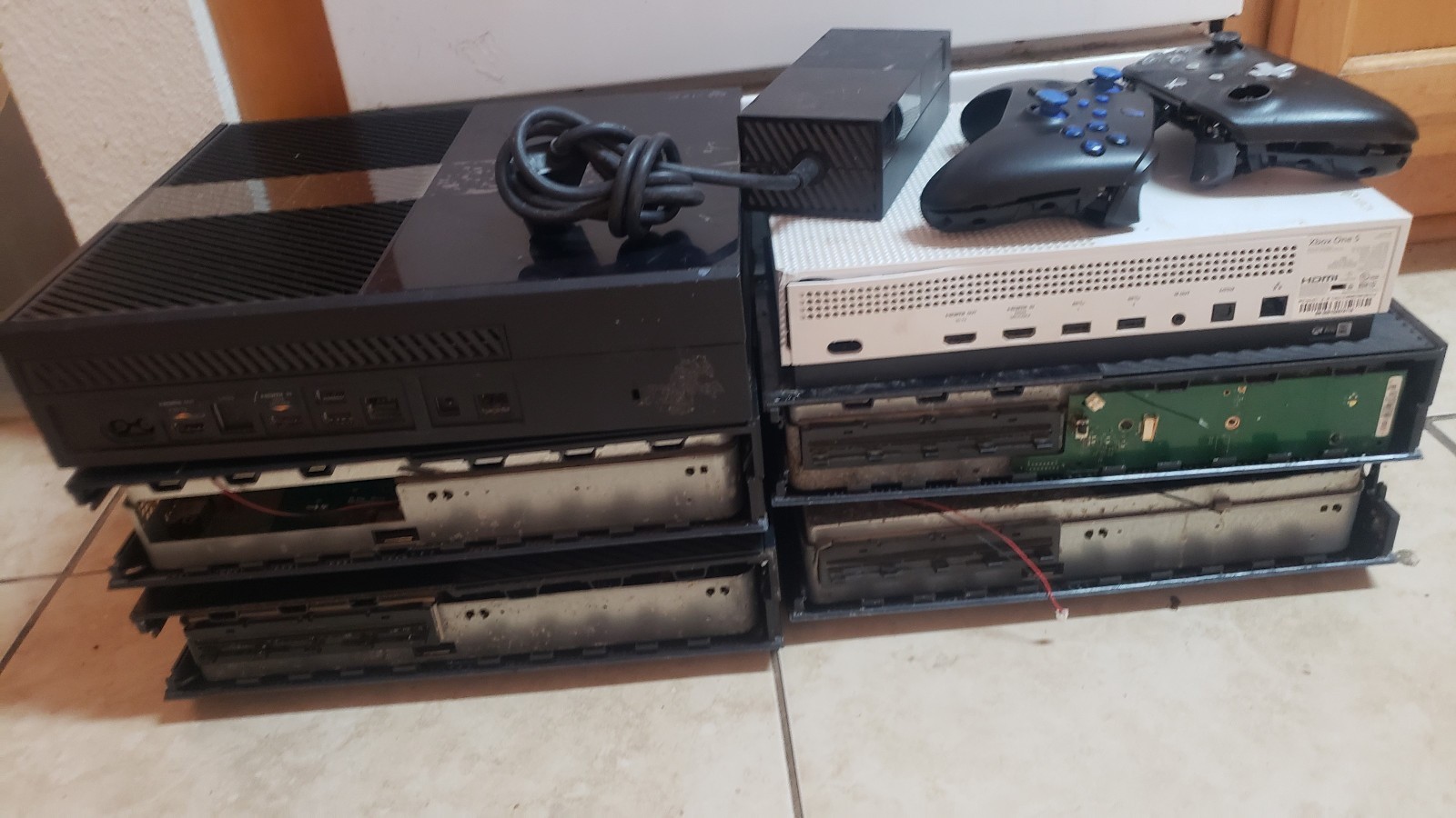 Lot of 6 Microsoft Xbox One Consoles CORDS Parts Repair 500GB *5 OG 1 Slim Model