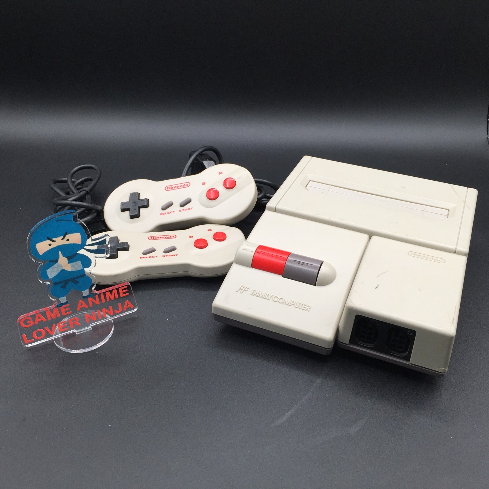 Nintendo New Famicom Console AV HVC-101 2 Controller Made in Japan NES Tested