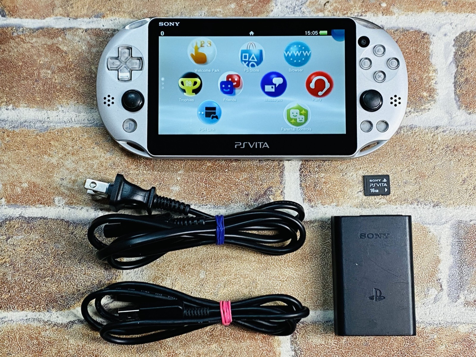 SONY PS Vita PCH-2000 ZA25 SILVER Japan PlayStation Charger 16GB Tested DDP