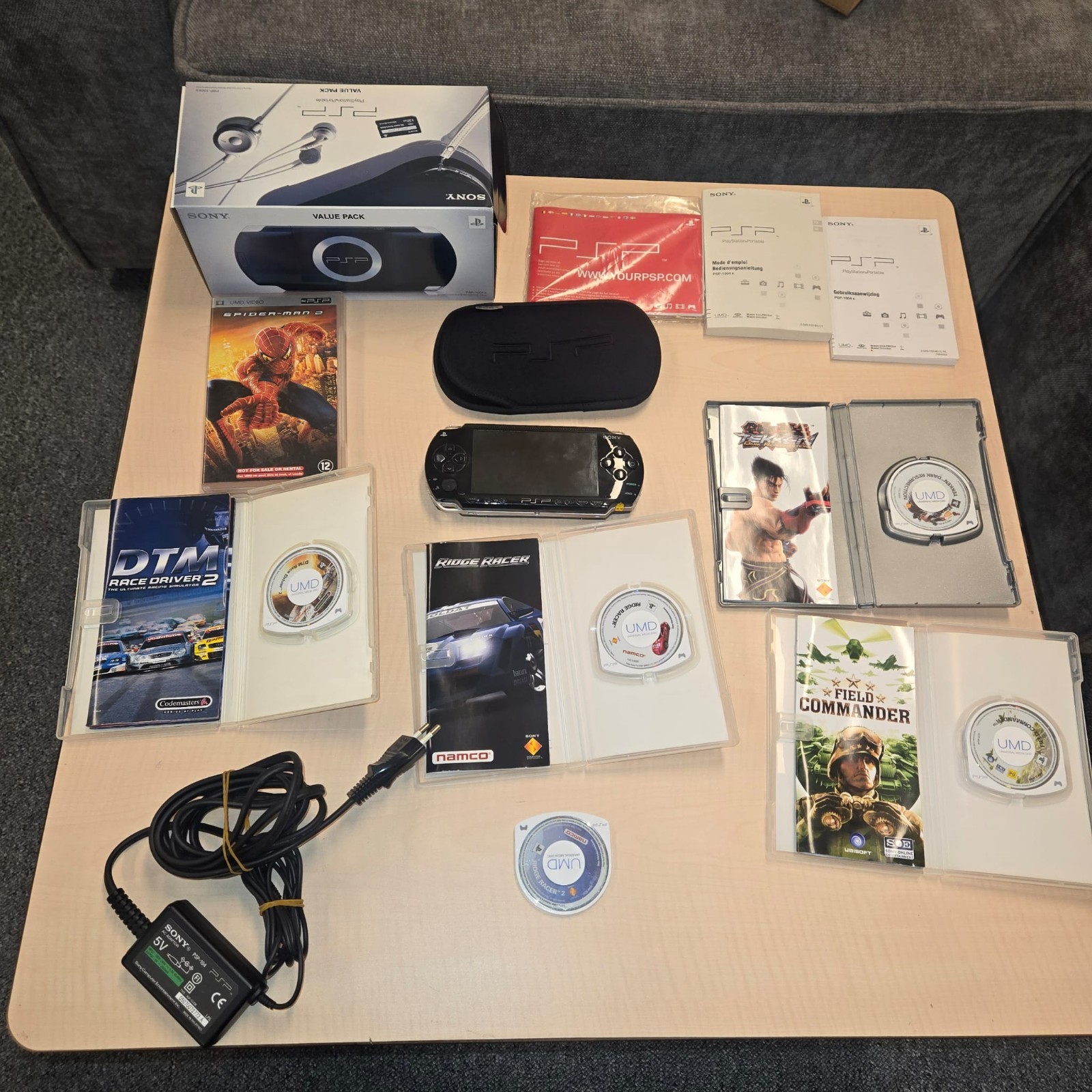 sony psp 1000 serie fat with box and papers 4 games (tekken) and 1 movie