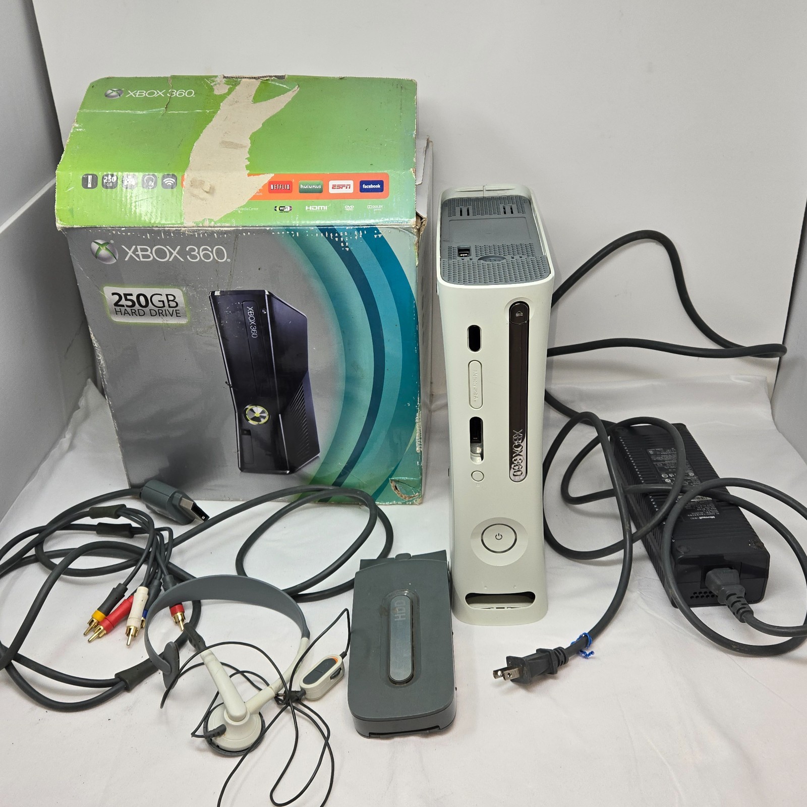 MICROSOFT XBOX 360 WHITE CONSOLE “FAT” POWER SUPPLY HD CABLE HARD DRIVE HEADSET