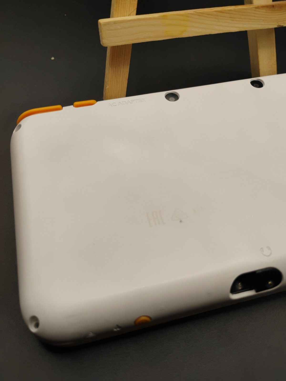 Nintendo 2DS XL White/Orange Console USED RIGHT BUMPER NOT WORKING READ DISCRIPT