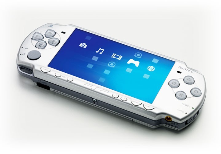 Sony PlayStation Portable 2000 PSP 2001 Silver Very Good Portable System 7Z