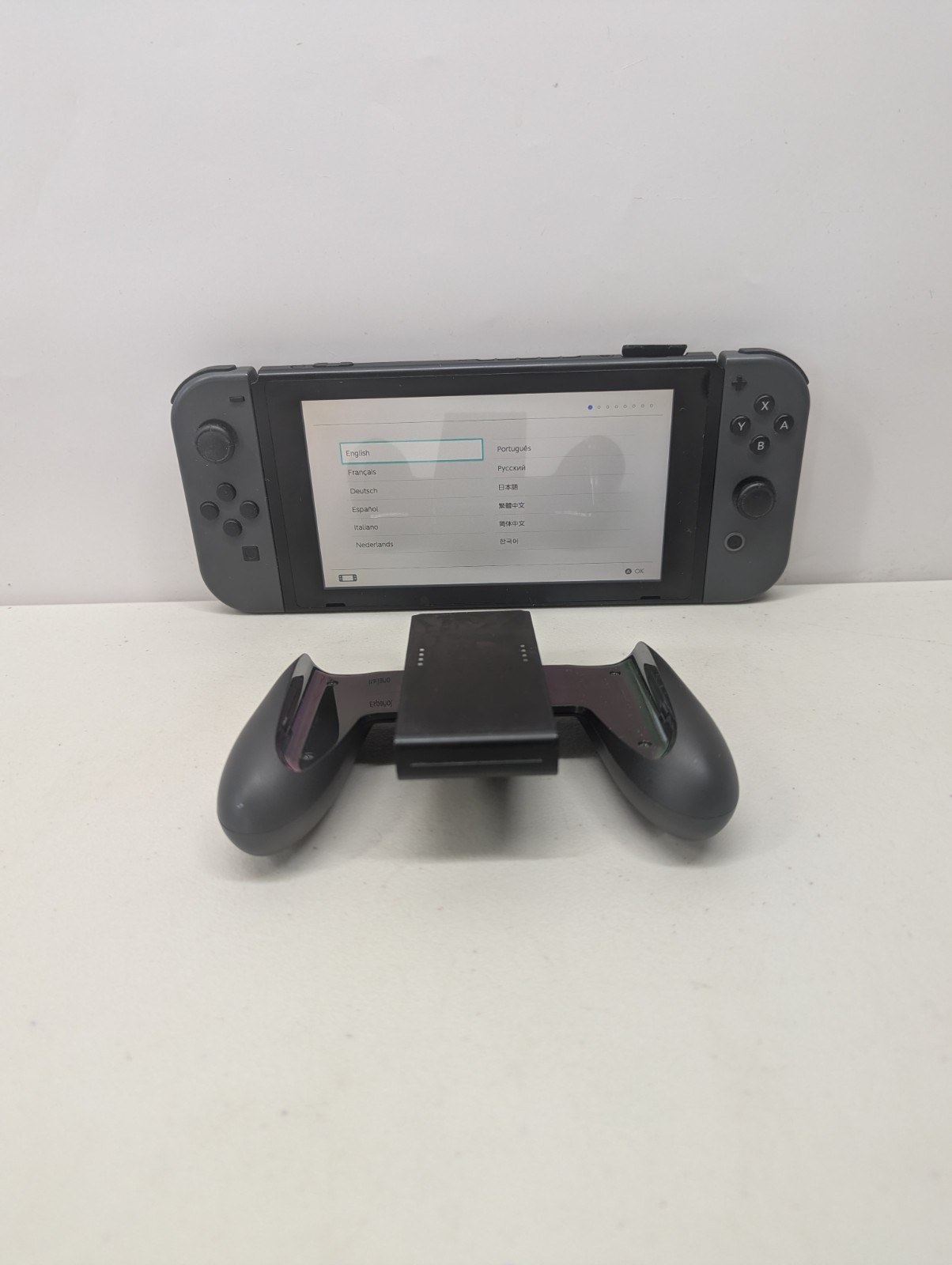 Nintendo Switch Console (HAC-001) with Gray Joy-Cons + Comfort Grip