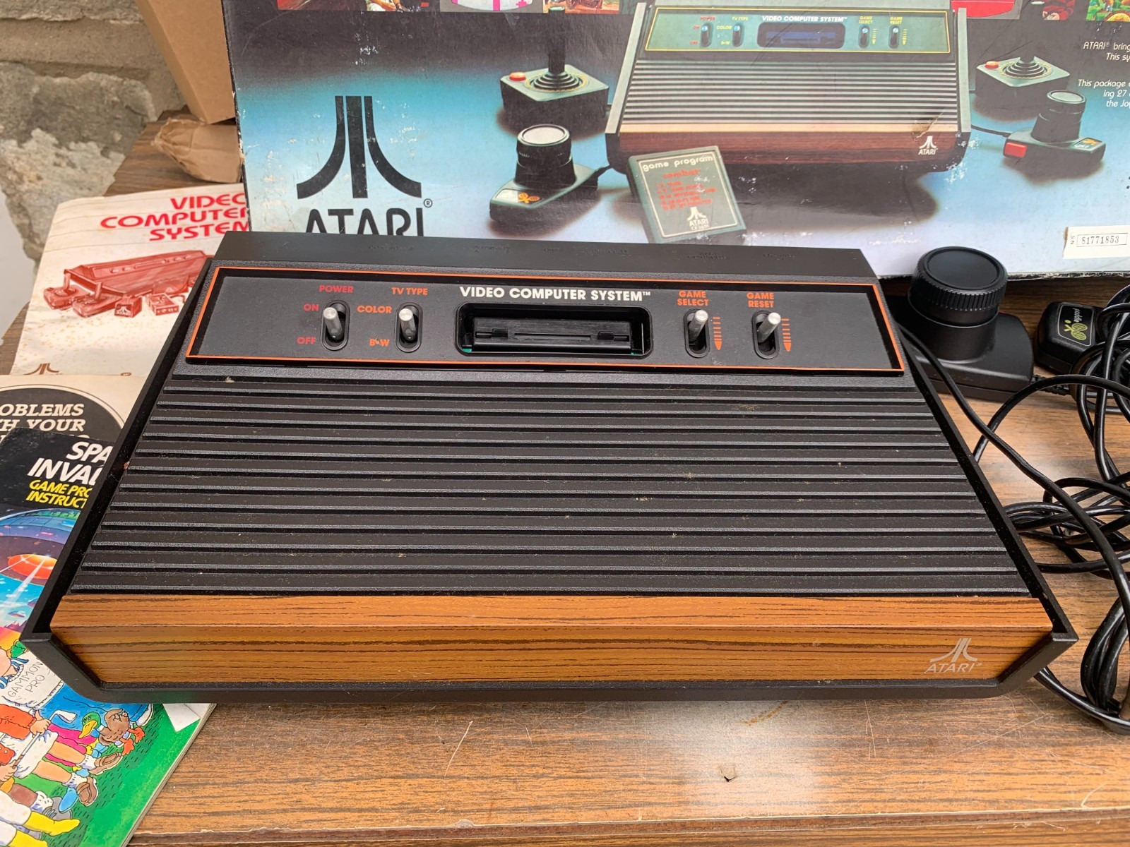 Atari CX-2600A Video Computer System Game Console W/ 2 Controllers Paddles & Box