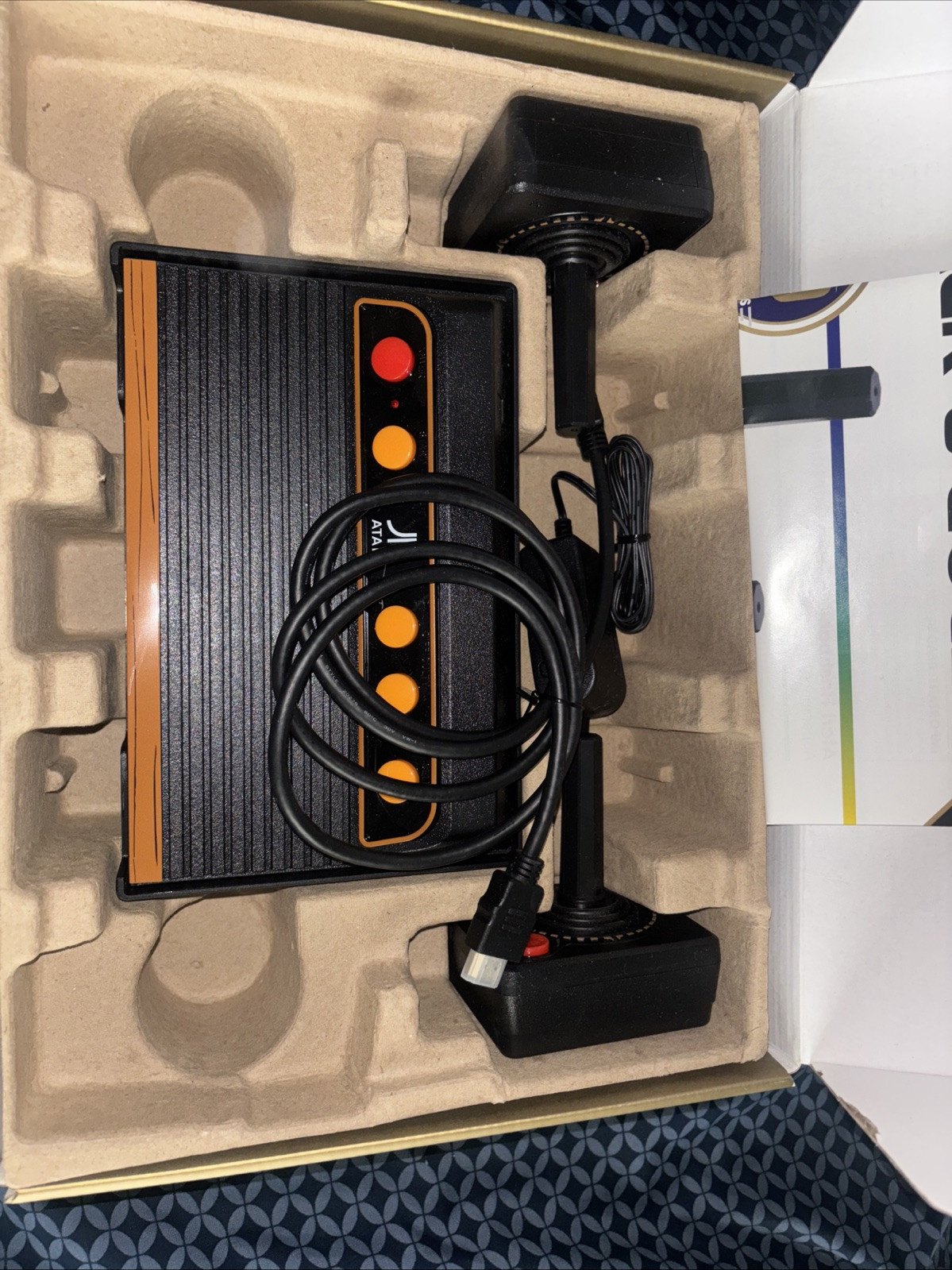 Atari Flashback 8 Gold Deluxe HD Console Wireless Controllers – Gold
