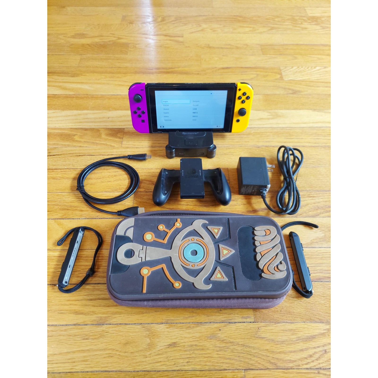 Nintendo Switch HAC-001 Console Bundle w/ Joy-Cons, Dock, Zelda Case & Charger