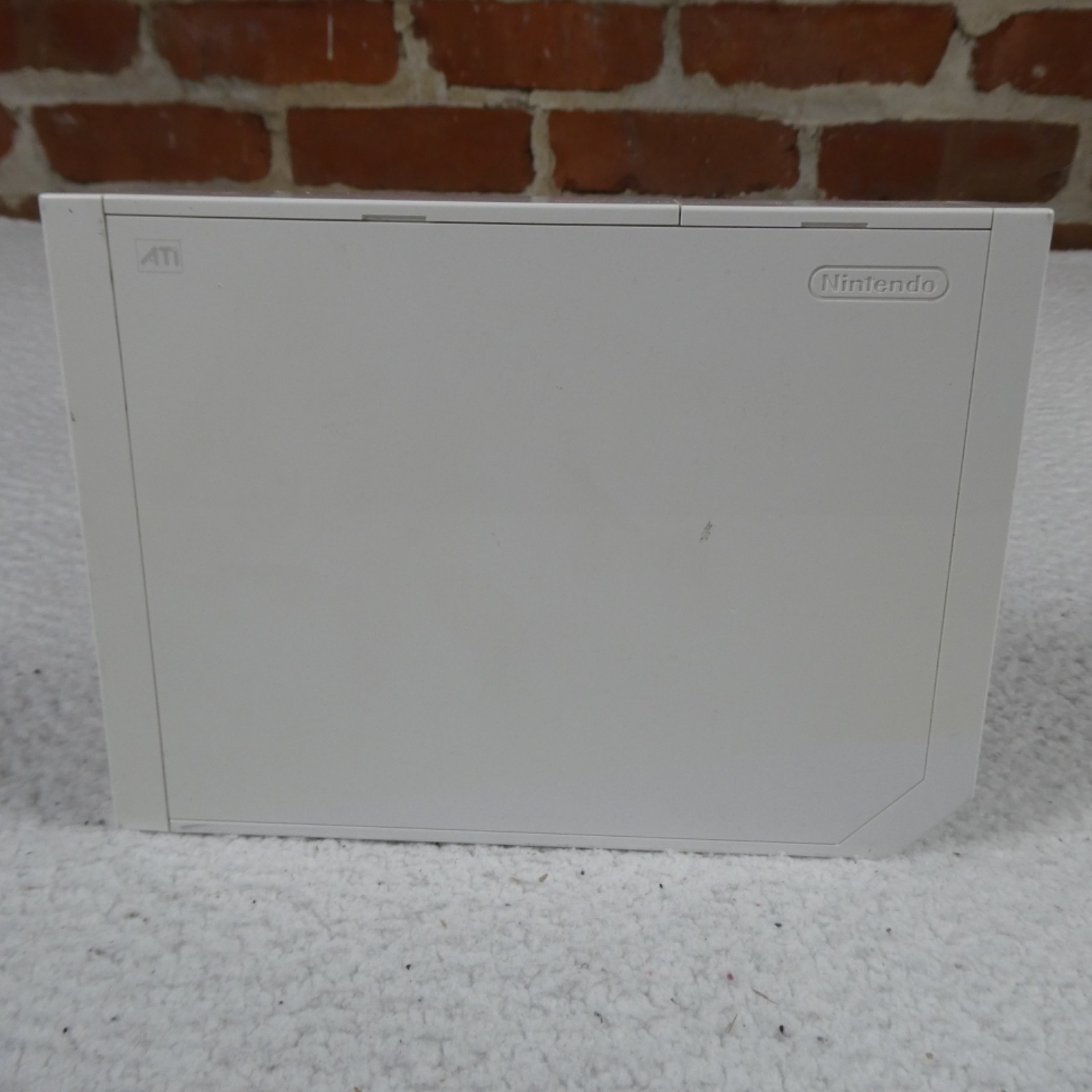 Wii Nintendo White Gaming Console w/ Cables and Controller