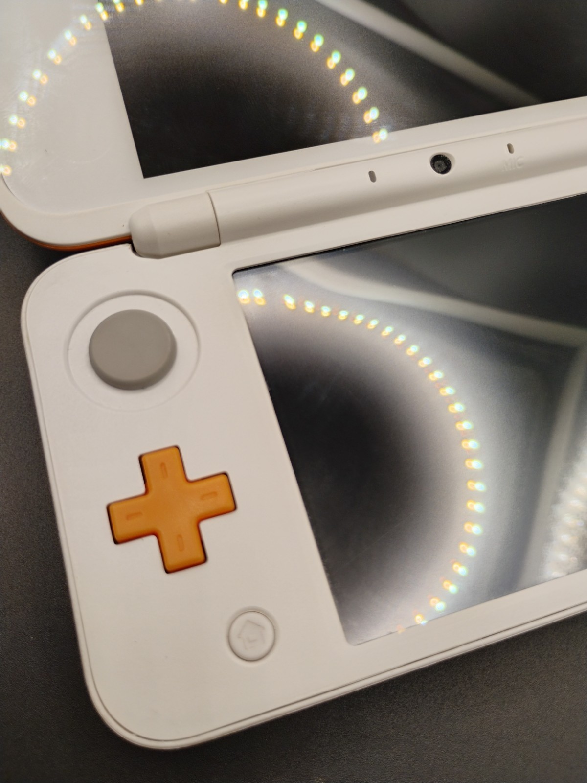 Nintendo 2DS XL White/Orange Console USED RIGHT BUMPER NOT WORKING READ DISCRIPT
