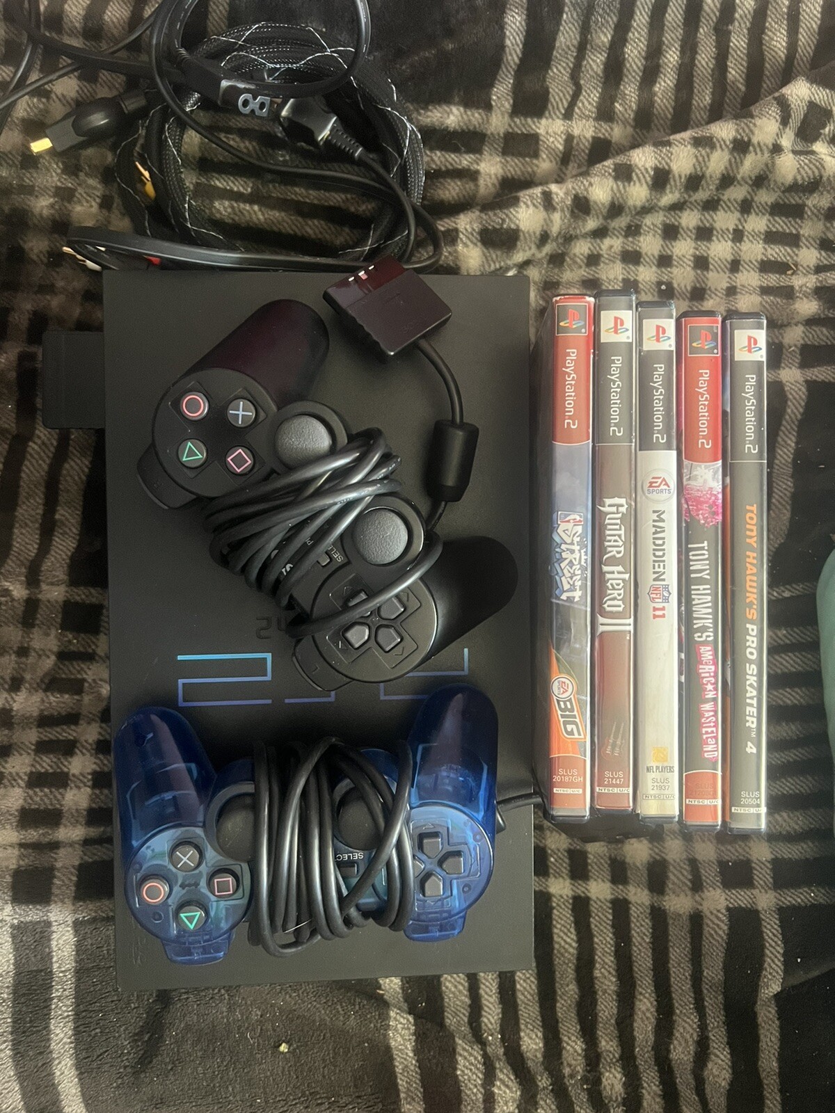 Sony PlayStation 2 Fat 2 Controllers, 7 Games, Cords