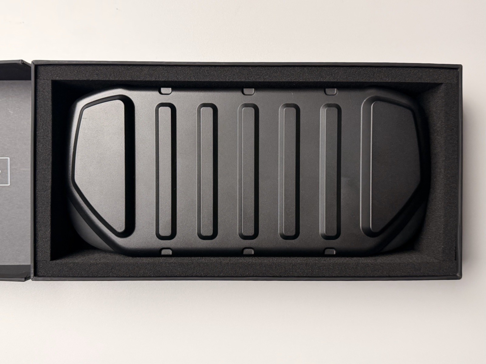 Legion Go S + dbrand Killswitch Case (Z1E, 1tb ssd, 32gb ram, steam os)