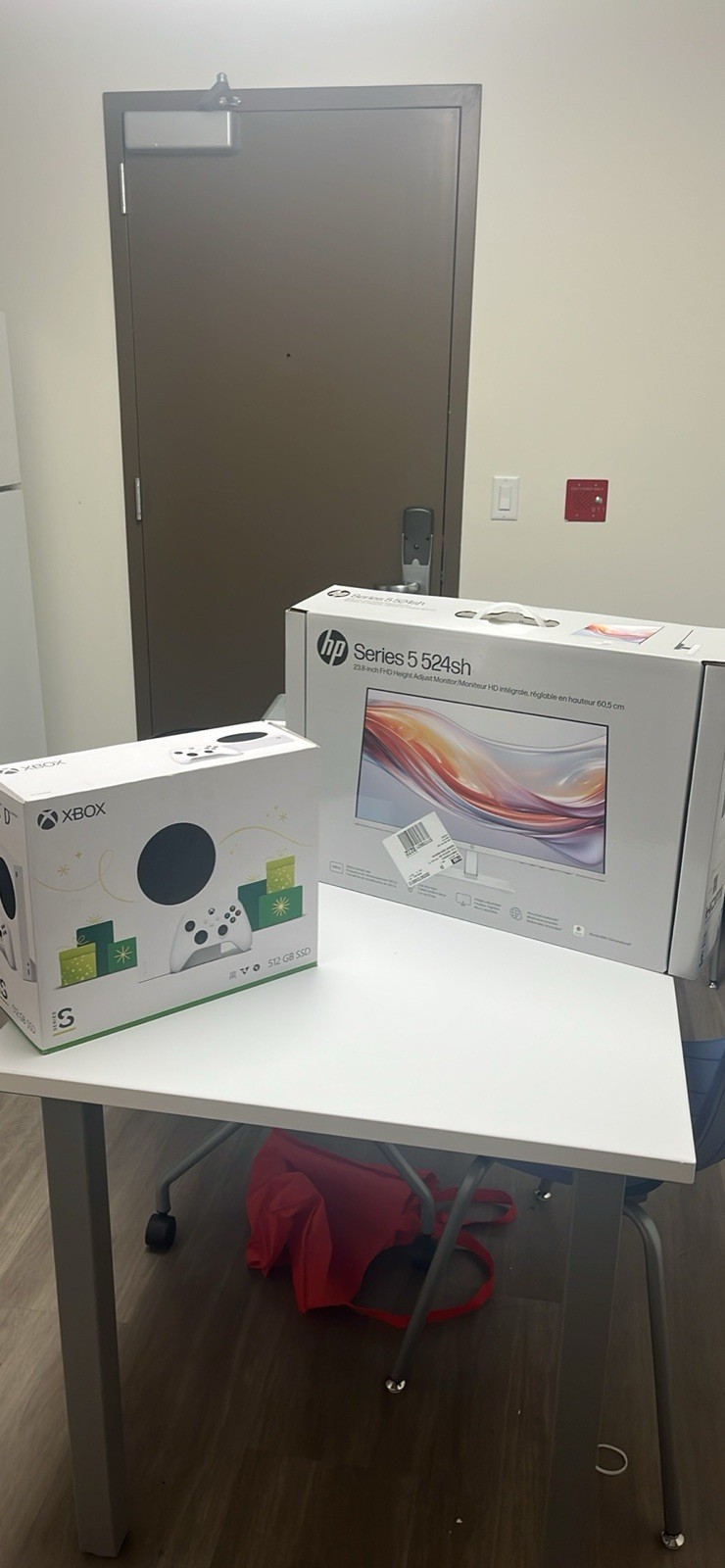 XBOX Series S 512 GB and HP Series 5 524sh 23.8 inch Monitor