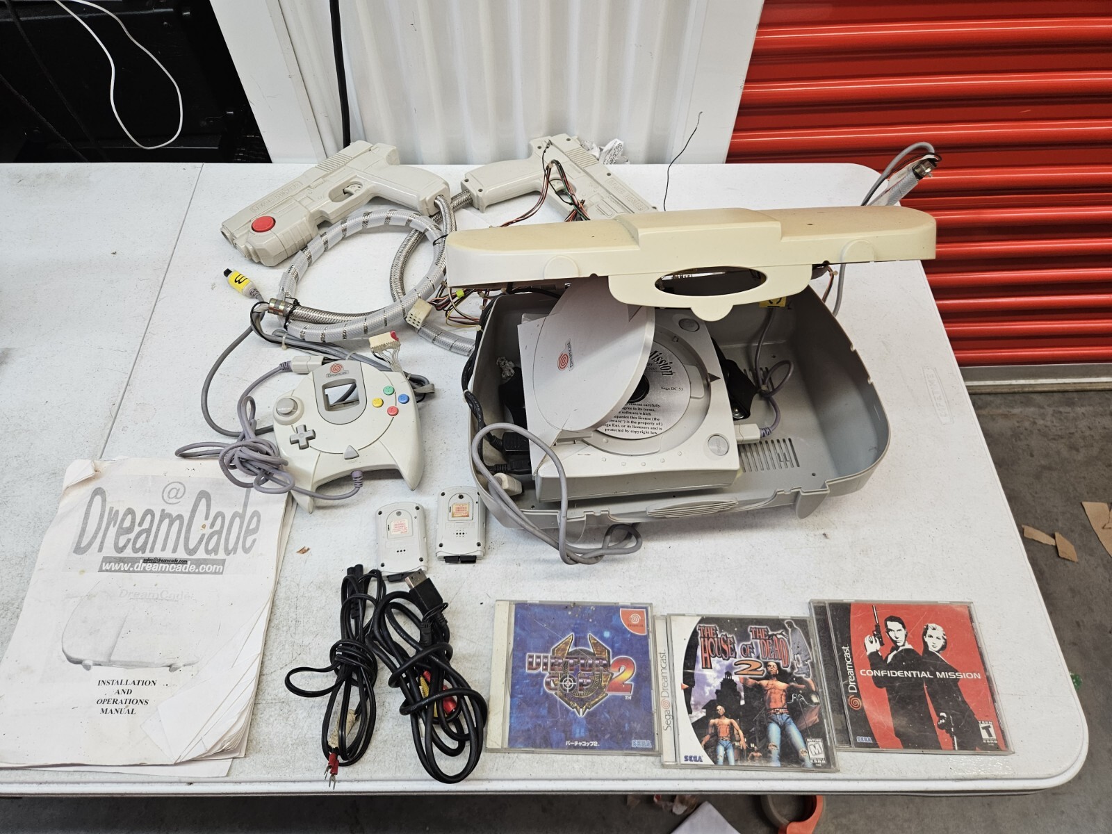 Sega Dreamcast Console Lot Light Gun Confidential Mission House Of The Dead 2