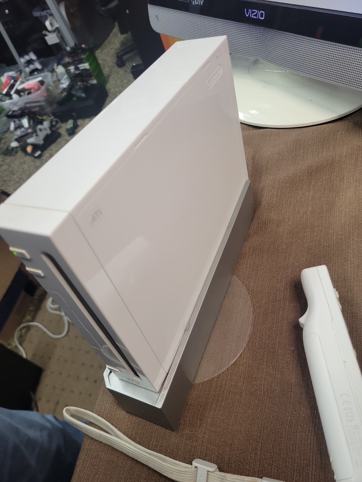 Nintendo Wii Console Plays GameCube Games. Includes Wiimote And 7 Games