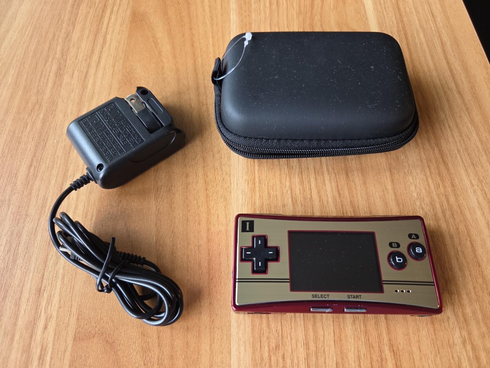 Nintendo Game Boy Micro 20th Anniversary Edition Famicom W/charger
