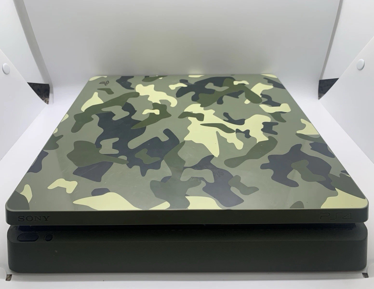 Sony PlayStation 4 Slim, PS4 Green Camouflage, Call of Duty WW2 1TB Limited Ed.