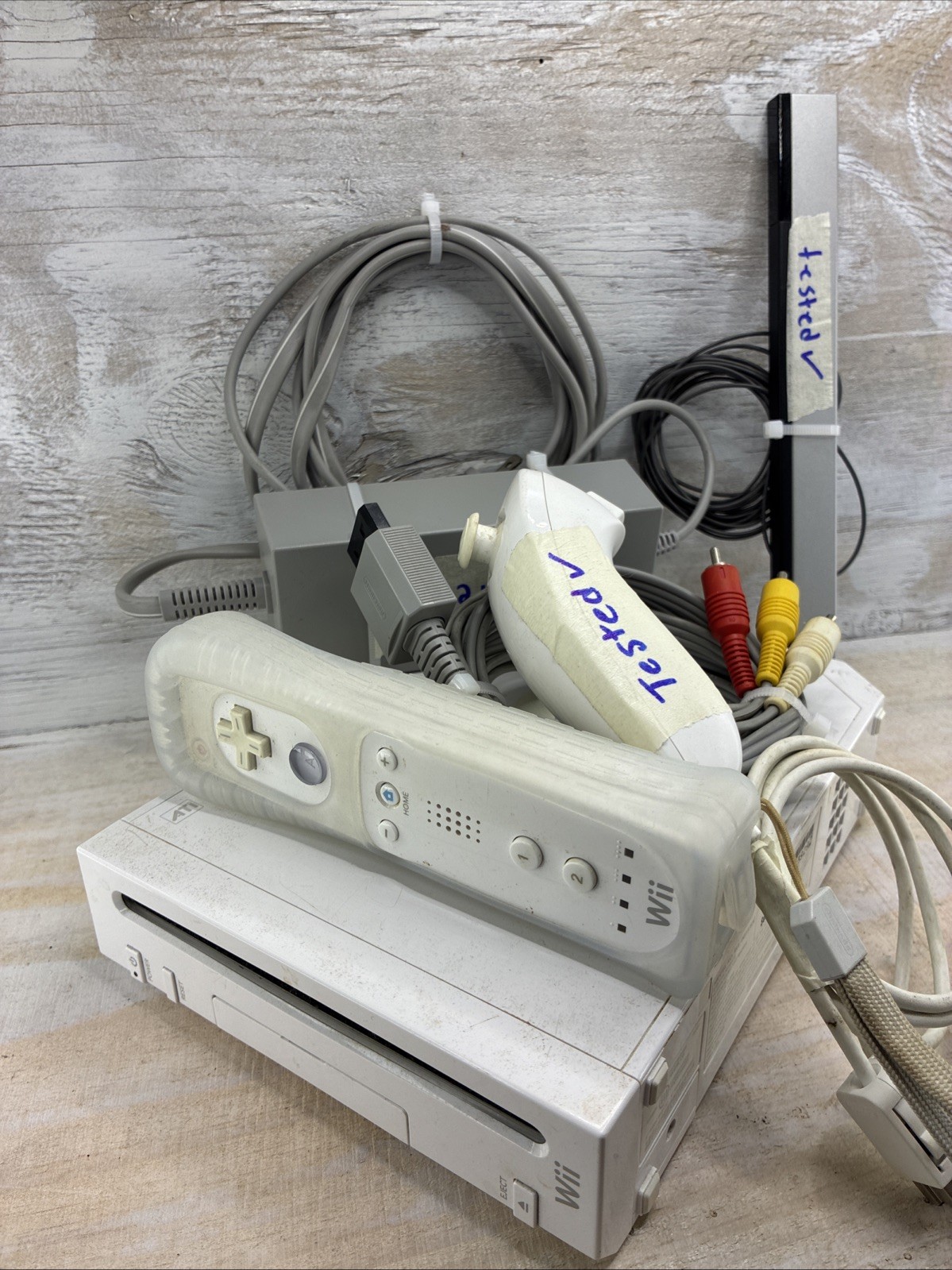 Nintendo Wii RVL-001 USA White Game Console W/ Controller, Numb Chuck And Cables