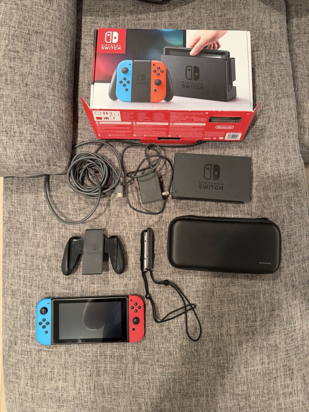 Nintendo Switch HAC-001 32GB Console Blue / Red Joy-Cons + microSD + Case