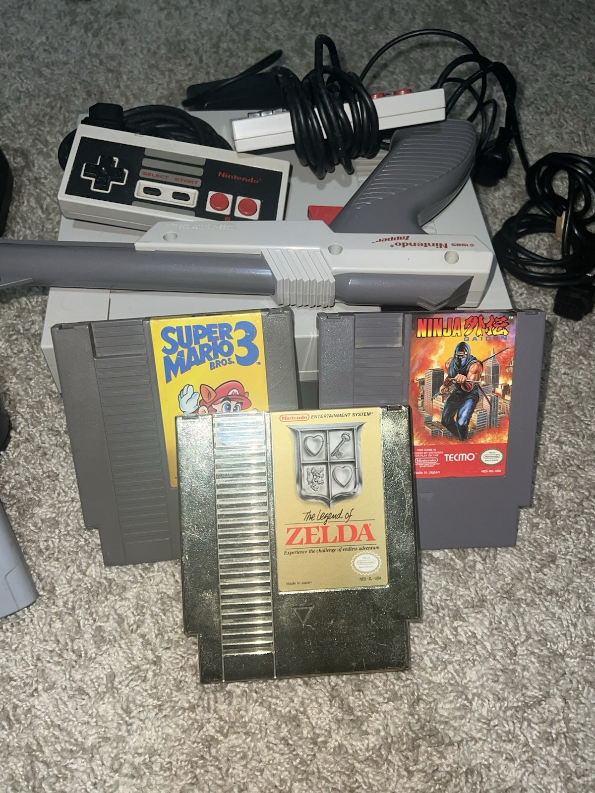 Original Nintendo NES Console 2 Controllers Duck Hunt Gun 3 Games Bundle Lot