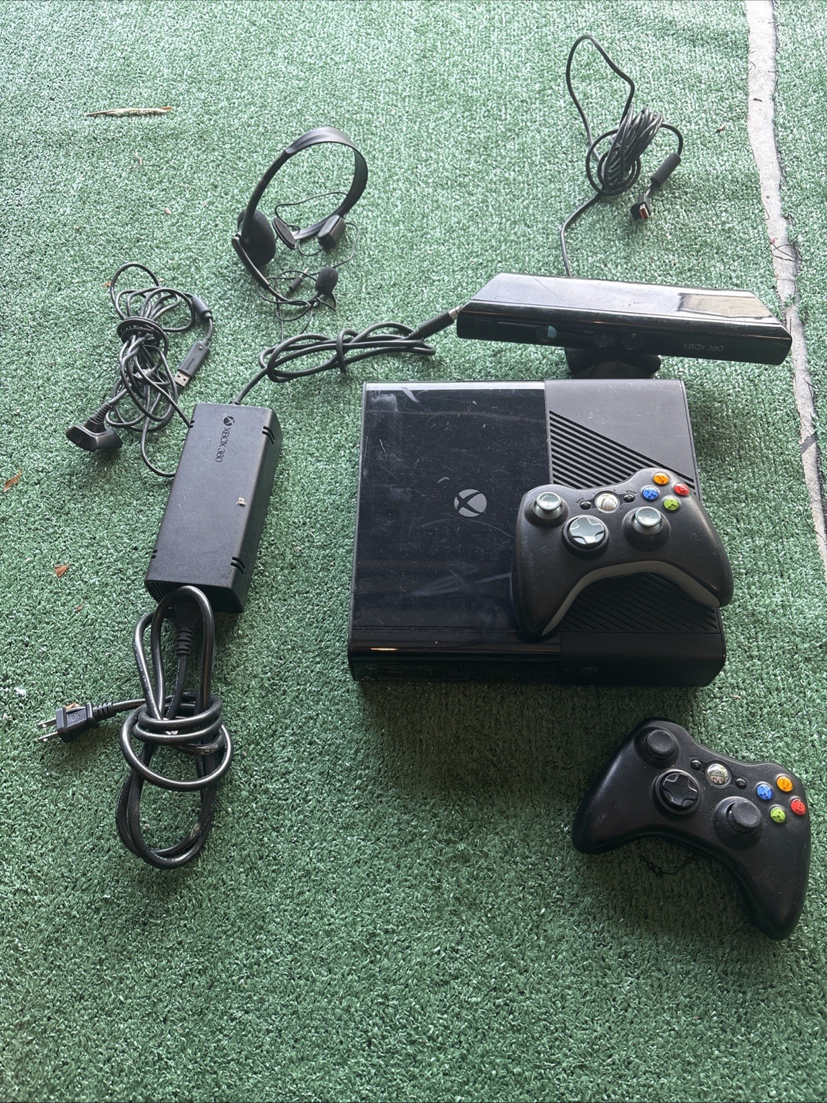 Xbox 360 E 250GB Bundle – 2 Controllers + Power Cord + Kinect + Head- Not Tested