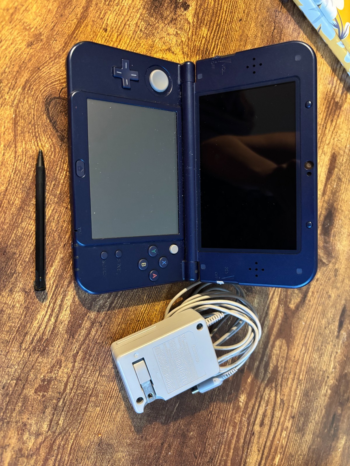 Used, good condition Nintendo 3DS XL Galaxy Edition Handheld System – Purple