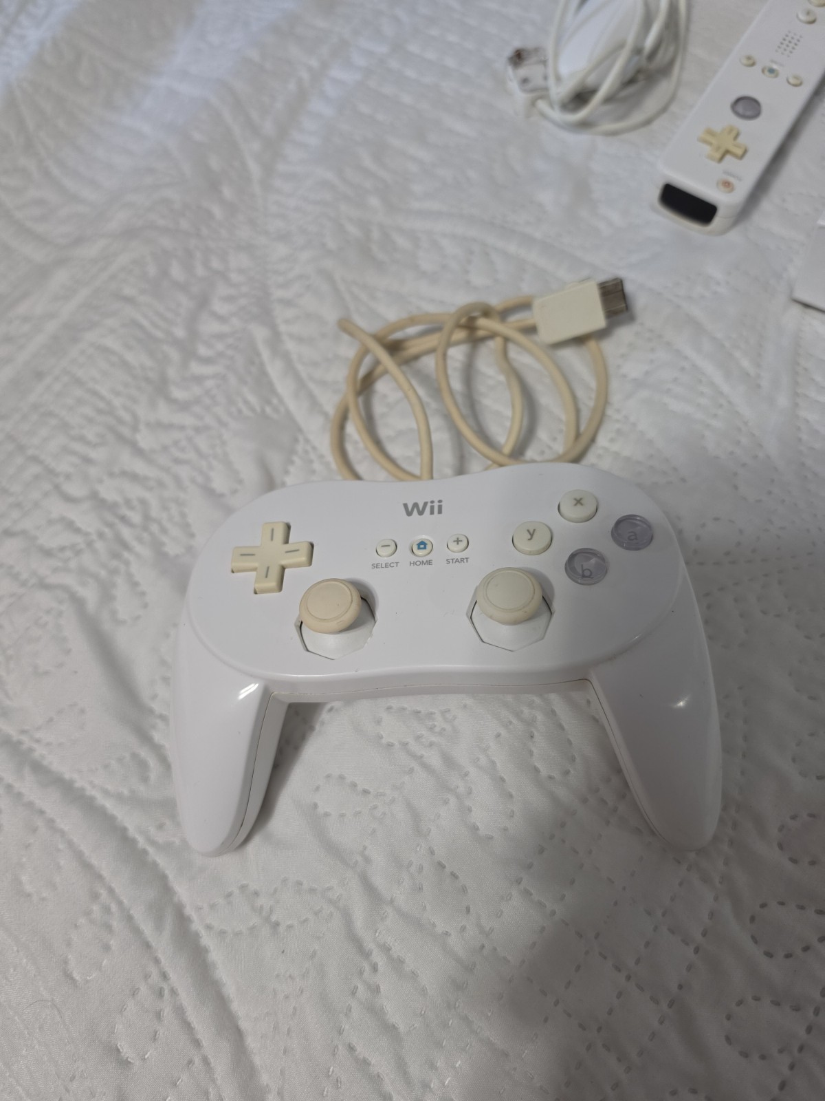 Nintendo Wii White Console Bundle Tested/Working RVL-001 W/assesories