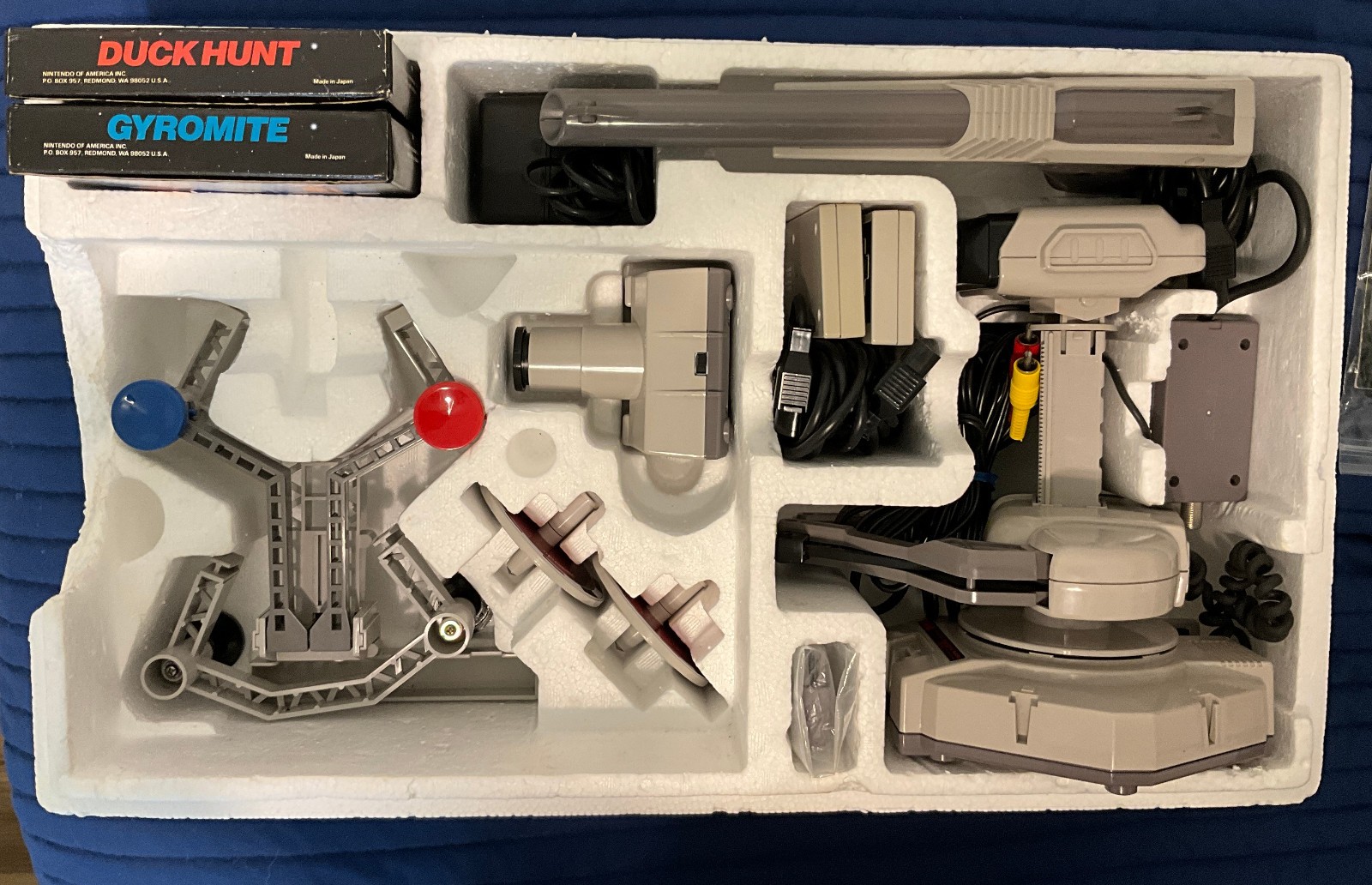 Nintendo / NES Deluxe Set – Console w/ Rob the Robot – Boxed – Tested