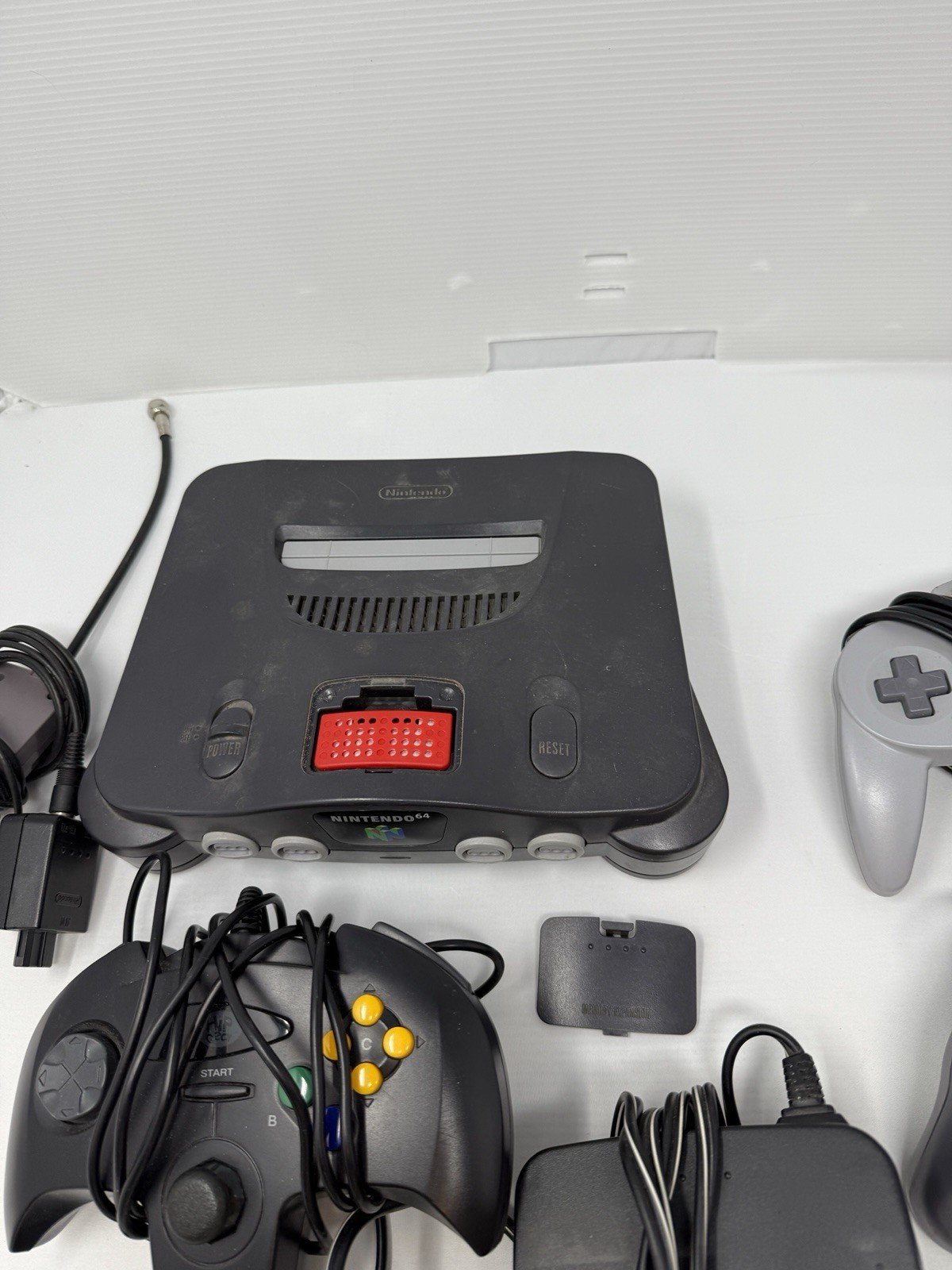 Nintendo 64 N64 Console Bundle Expansion Pack 8 Games Yoshi & 007 Controllers
