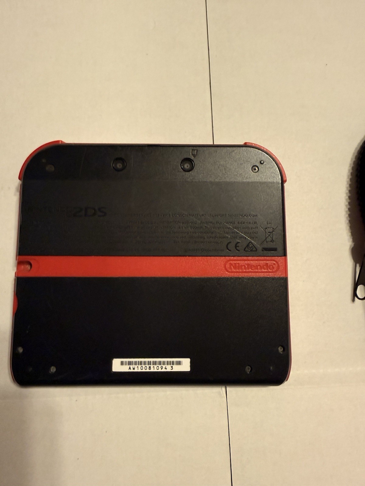 Nintendo 2DS Black/Red Handheld Console 4GB PAL w/ Red Zipper Case no stylus or
